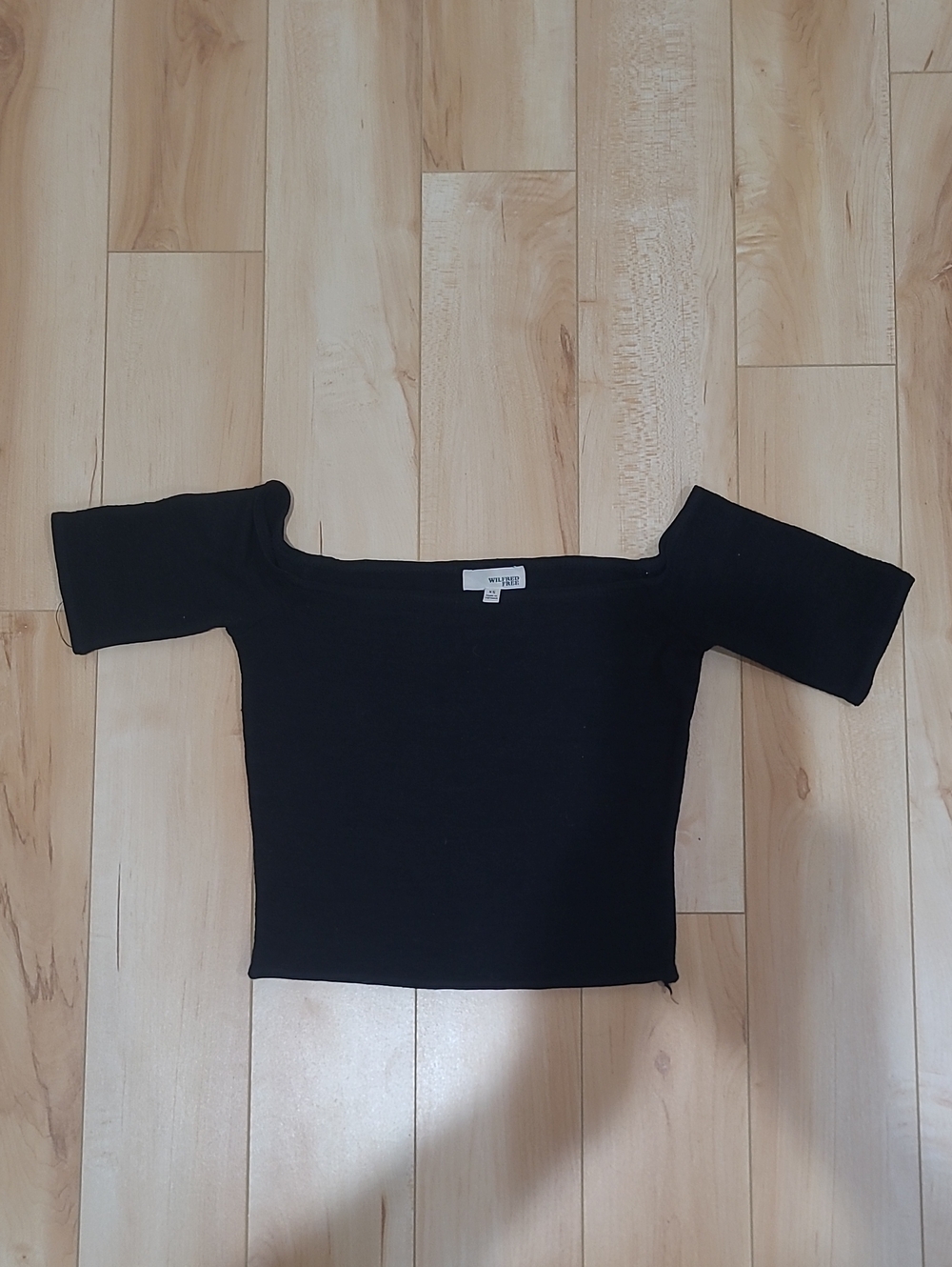 Wilfred Women's Size XS Black Off-The-Shoulder Ribbed Crop Top